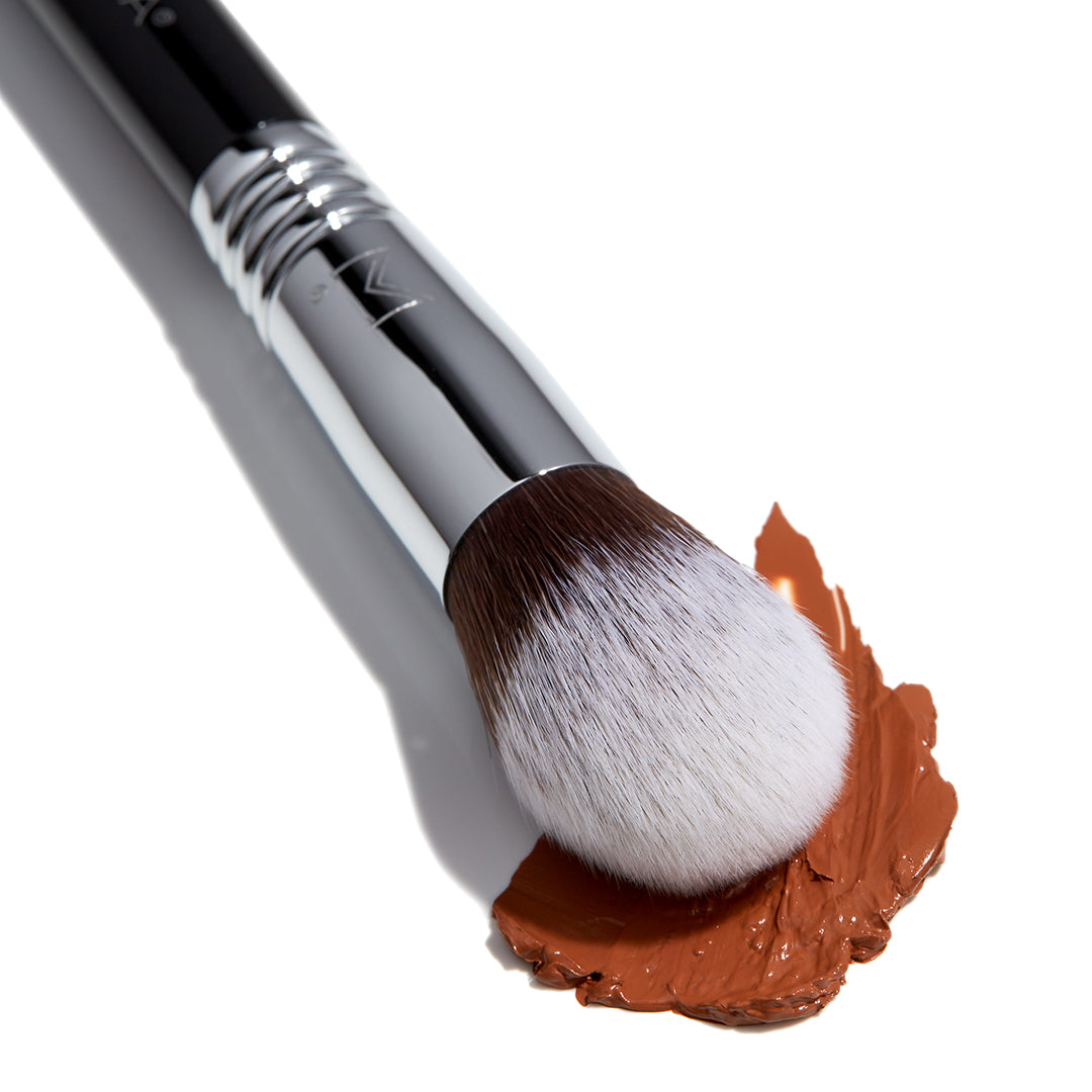 F79 Concealer Blend Kabuki™ Brush
