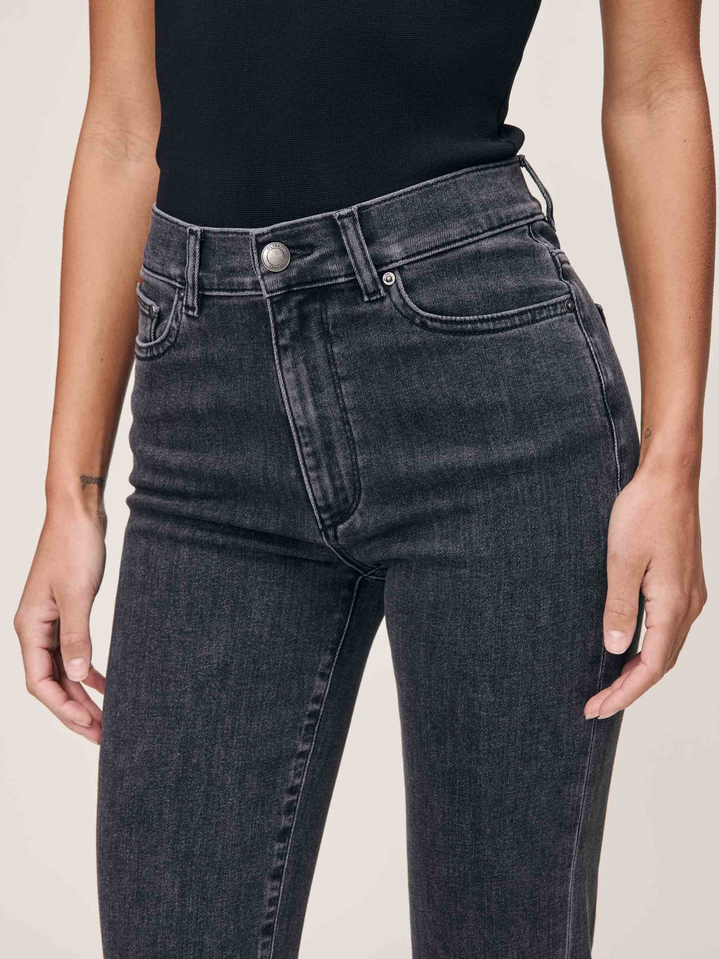 Halle Straight High Rise Instasculpt™ 29" Jeans