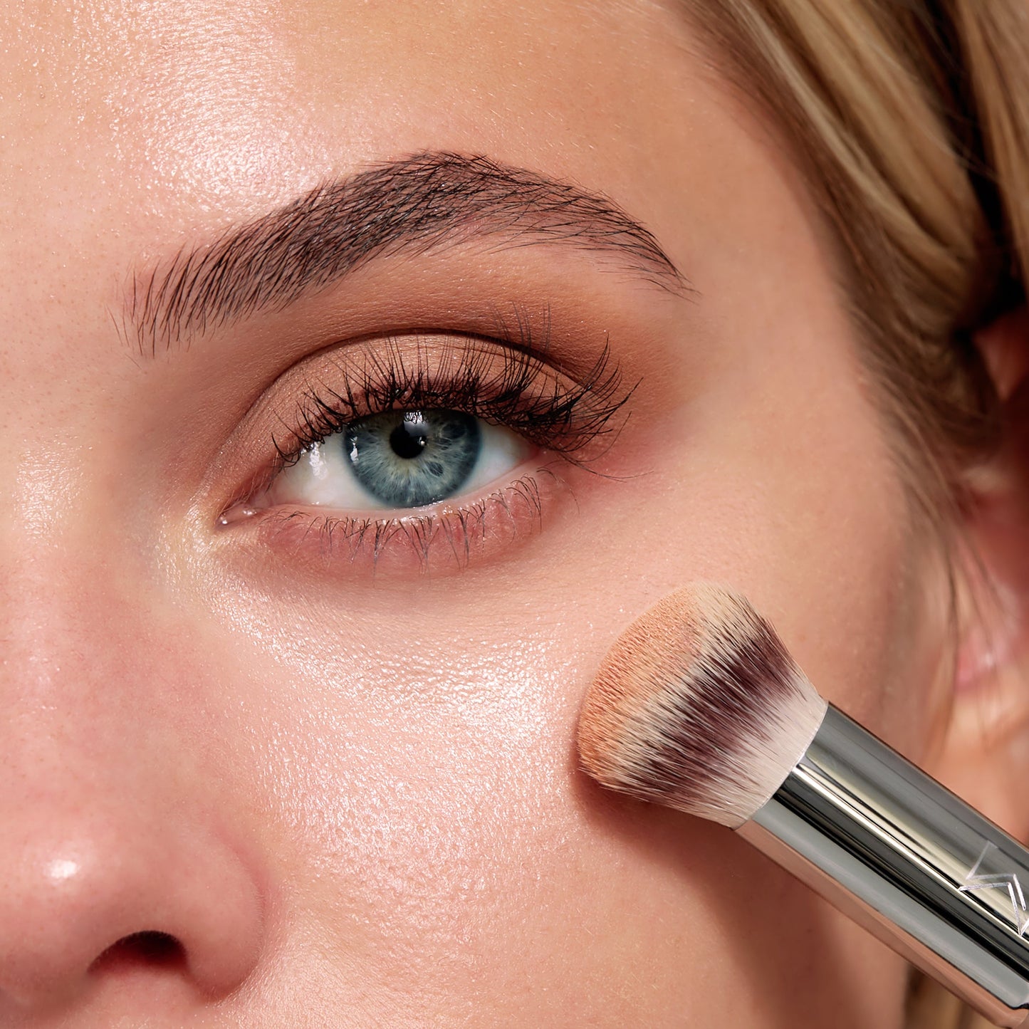 F26 Domed Concealer Brush