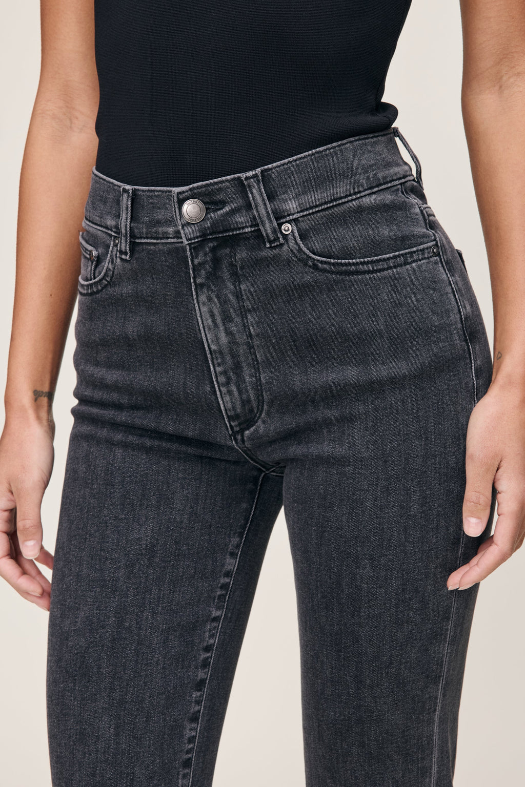Halle Straight High Rise Instasculpt™ 29" Jeans