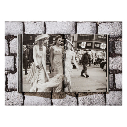 Peter Lindbergh. Dior (German, French, English)