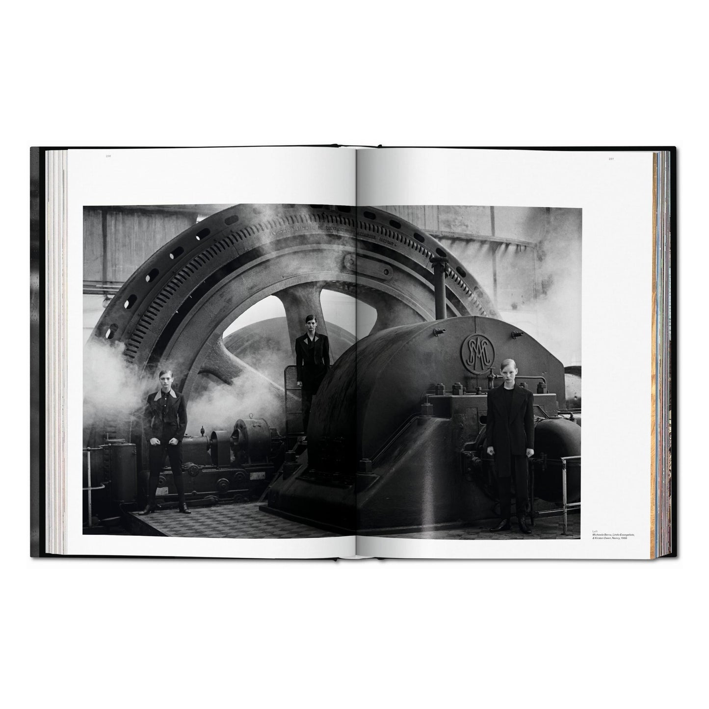 Peter Lindbergh. On Fashion Photography (German, French, English)