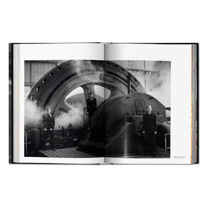 Peter Lindbergh. On Fashion Photography (German, French, English)